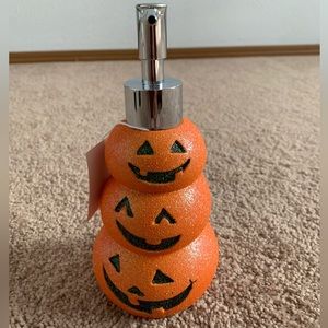 NWTs Halloween Scary Pumpkin Soap Dispenser